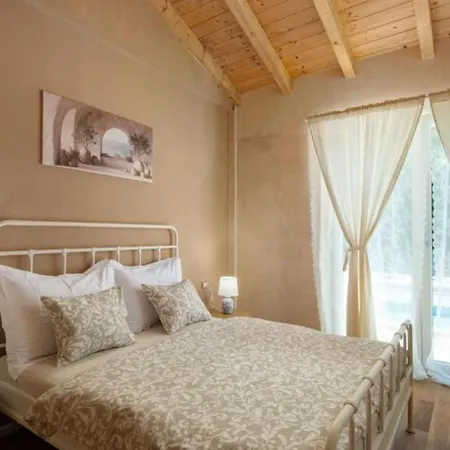 Stonica Villa