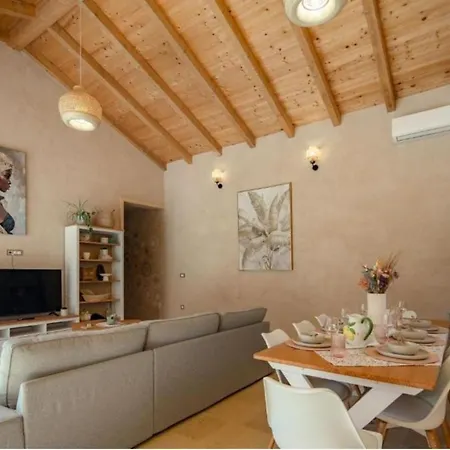 Villa Stonica *